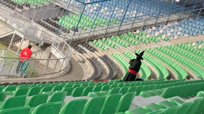 Hincha solitario de Brujas de Salamanca viajó hasta Puerto Montt para ver el debut de su equipo en Segunda División