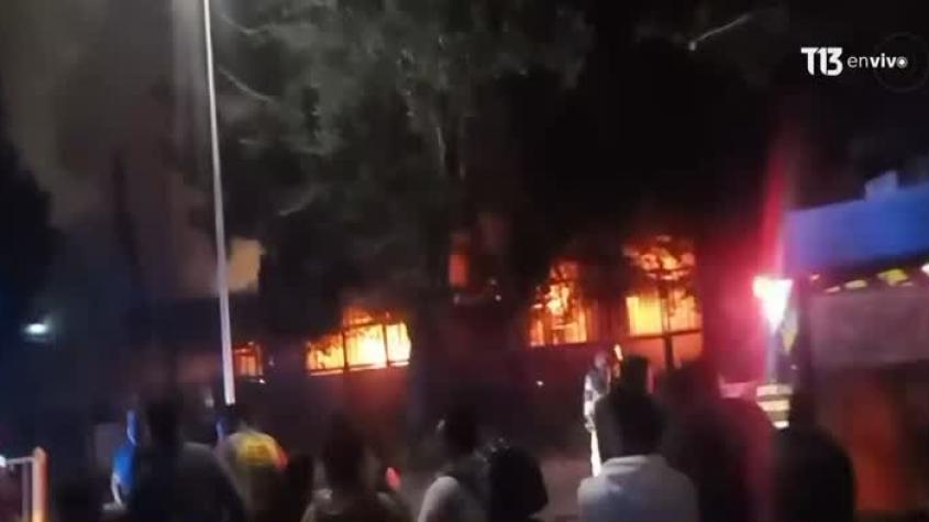 Suspenden clases en Liceo Ignacio Domeyko en Recoleta por incendio Suspenden clases en Liceo Ignacio Domeyko en Recoleta por incendio