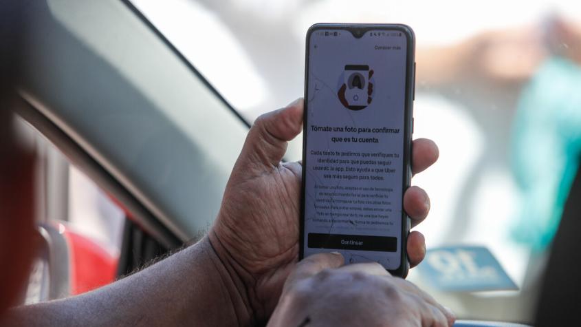 Cuesta cerca de $300 mil: El trámite de la Ley Uber que será OBLIGATORIO para los conductores de aplicación