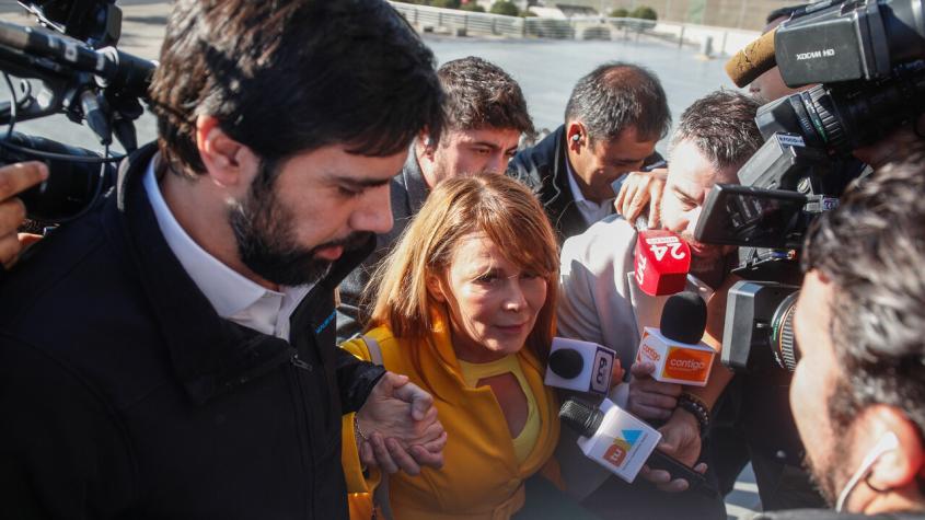 No hay cambios en la cautelar: Cathy Barriga seguirá con arresto domiciliario nocturno