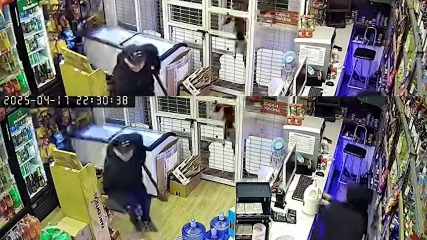 En menos de un minuto: Sujetos armados protagonizan violento asalto en botillería de Valparaíso En menos de un minuto: Sujetos armados protagonizan violento asalto en botillería de Valparaíso