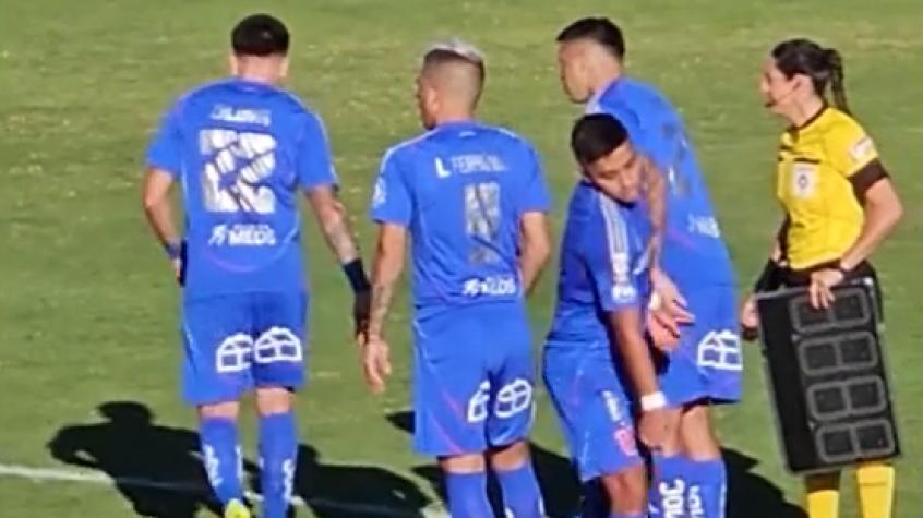 ¿Problemas de camarín? El tenso momento protagonizado por Nico Guerra y Leandro Fernández en el cambio de U de Chile