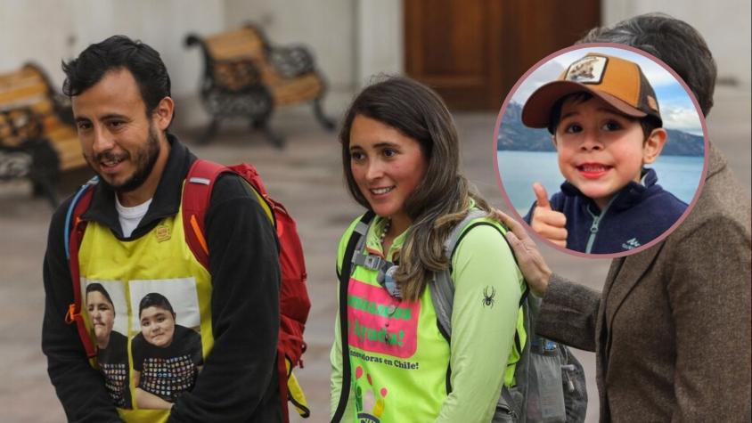 Mamá de Tomás Ross donó millonario tratamiento a padre de mellizos con Duchenne: Papá tendrá que decidir a cuál hijo tratar