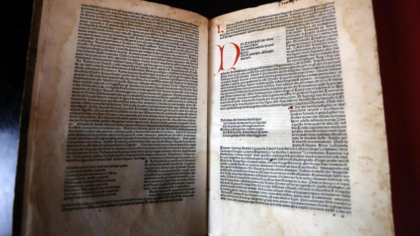Día Internacional del Libro: Las curiosidades del ejemplar más antiguo resguardado por la Universidad de Chile Día Internacional del Libro: Las curiosidades del ejemplar más antiguo resguardado por la Universidad de Chile