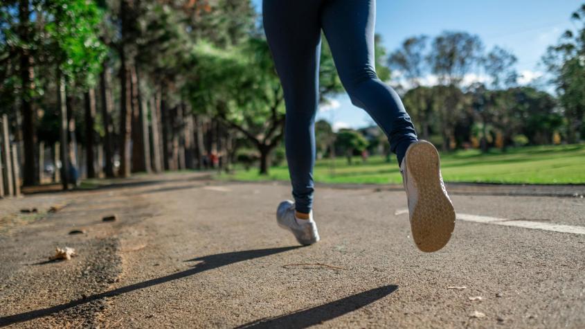 Running con frío: cómo cuidar tu piel si haces deporte al aire libre en otoño 