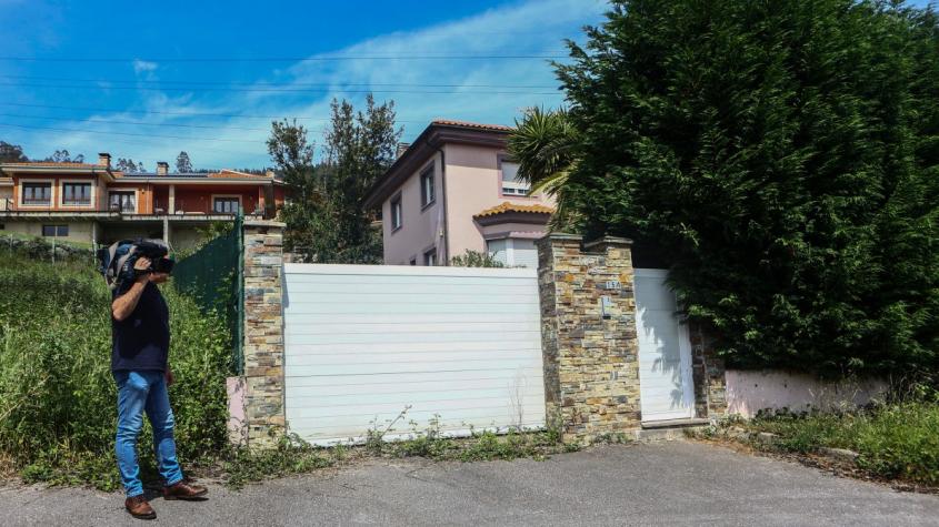 "Vivían rodeados de basura": Detienen en España a pareja que tenía encerrados a sus 3 hijos desde 2021 "Vivían rodeados de basura": Detienen en España a pareja que tenía encerrados a sus 3 hijos desde 2021