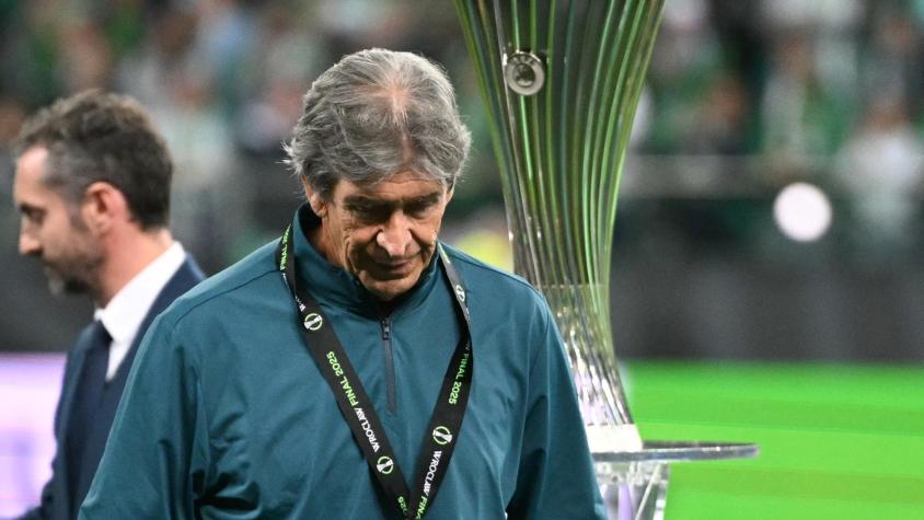 El lamento de Manuel Pellegrini tras perder la final de la Conference League: “Es una de las noches más duras” El lamento de Manuel Pellegrini tras perder la final de la Conference League: “Es una de las noches más duras”