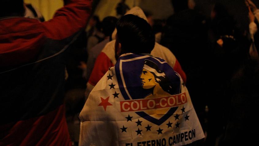 Pese a la prohibición y las advertencias: hinchas de Colo Colo hicieron "hotelazo" igual en Argentina Pese a la prohibición y las advertencias: hinchas de Colo Colo hicieron "hotelazo" igual en Argentina