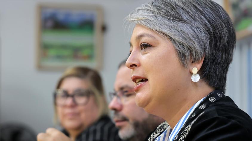 Jeannette Jara apoya transición hacia "salario vital" y propone mínimo de 750 mil pesos: "La discusión se tiene que transparentar"