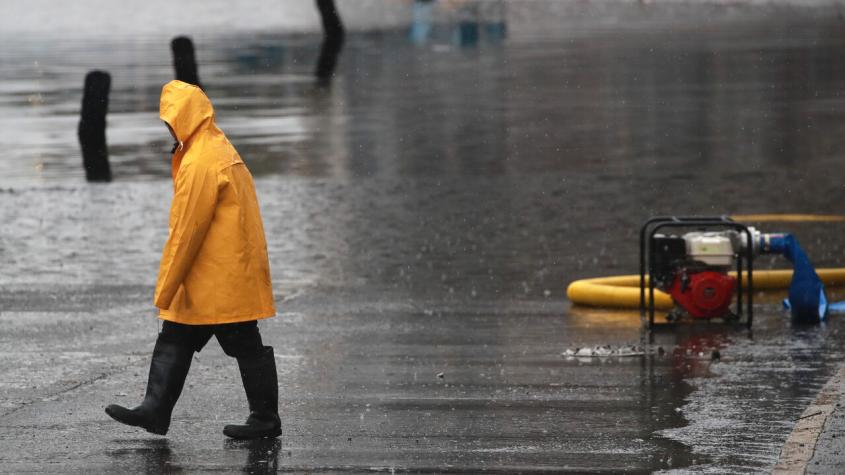 “La posibilidad de precipitaciones se ve más clara”: El fin de semana volvería la lluvia a Santiago