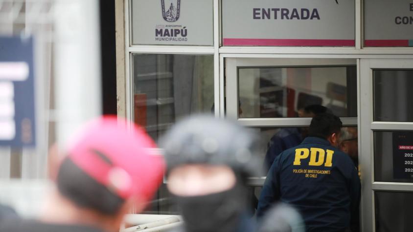 Cobraban hasta $900 mil: Así funcionaba la "mafia" que vendía licencias de conducir en la Municipalidad de Maipú