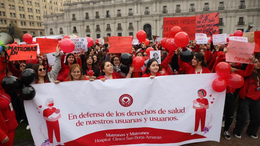 ¿Por qué están protestando las matronas? Estos son los cambios que generan polémica y qué exigen las profesionales