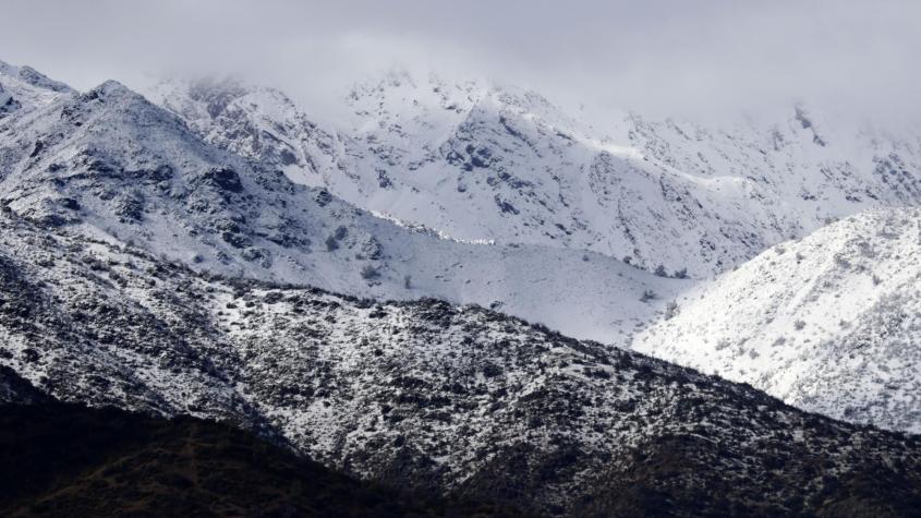 Emiten aviso meteorológico en tres regiones de la zona central por nevadas "normales a moderadas" Emiten aviso meteorológico en tres regiones de la zona central por nevadas "normales a moderadas"