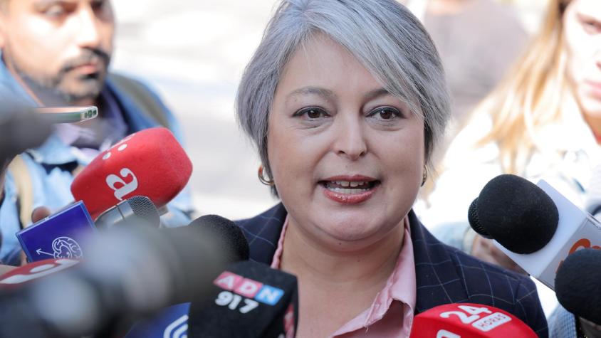 Jara cuestiona post de muñecos colgados de Kaiser y Kast: "Quiero derrotarlos en las urnas, no a través de una publicación" Jara cuestiona post de muñecos colgados de Kaiser y Kast: "Quiero derrotarlos en las urnas, no a través de una publicación"
