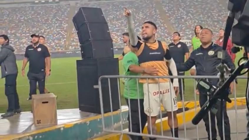 "¿Dónde está mi hijo?": Ex U de Chile vivió tenso momento con hinchas de su propio equipo "¿Dónde está mi hijo?": Ex U de Chile vivió tenso momento con hinchas de su propio equipo
