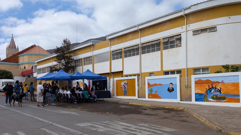 Alumno de 12 años atacó con un cuchillo cocinero a psicólogo de escuela en Taltal Alumno de 12 años atacó con un cuchillo cocinero a psicólogo de escuela en Taltal