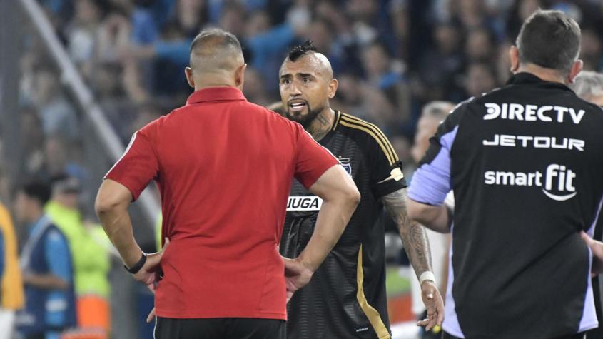 La insólita explicación de Arturo Vidal a Jorge Almirón por expulsión ante Racing La insólita explicación de Arturo Vidal a Jorge Almirón por expulsión ante Racing