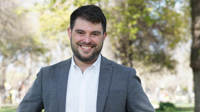 Quién es Sebastián Balbontín, la pareja de Alberto Larraín, en el centro de la trama por presunto financiamiento ilegal de campaña Quién es Sebastián Balbontín, la pareja de Alberto Larraín, en el centro de la trama por presunto financiamiento ilegal de campaña