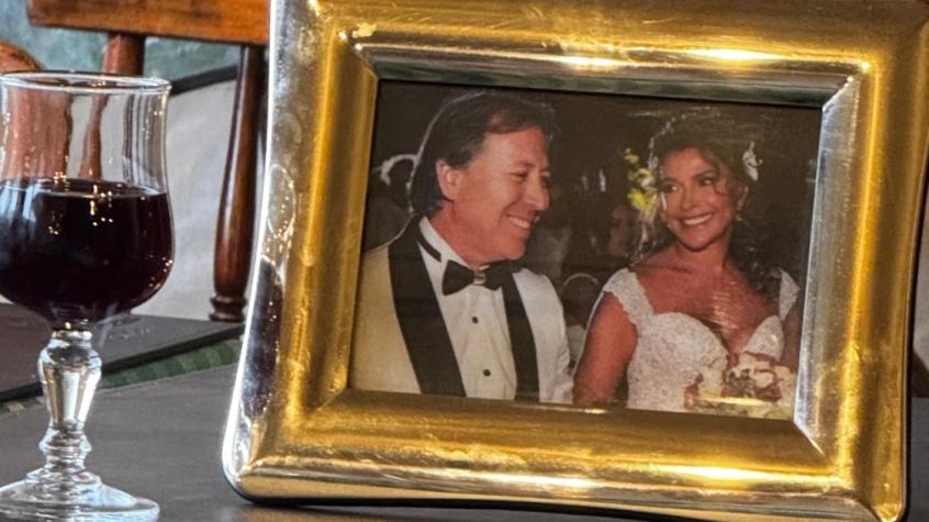 El emotivo brindis de Carolina Arregui y sus hijas recordando a Roy Sothers por el día del padre 