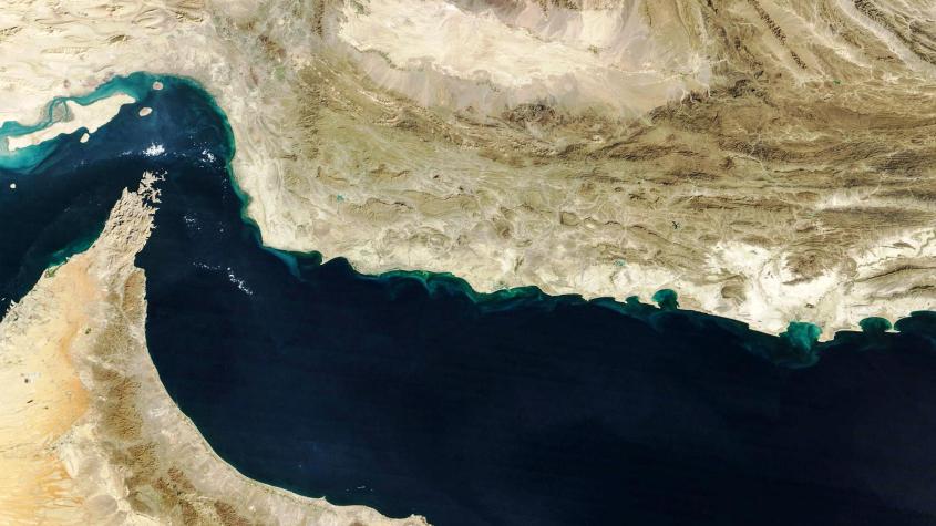 Parlamento de Irán respalda cierre del estrecho de Ormuz, ruta clave para 20 % del petróleo global