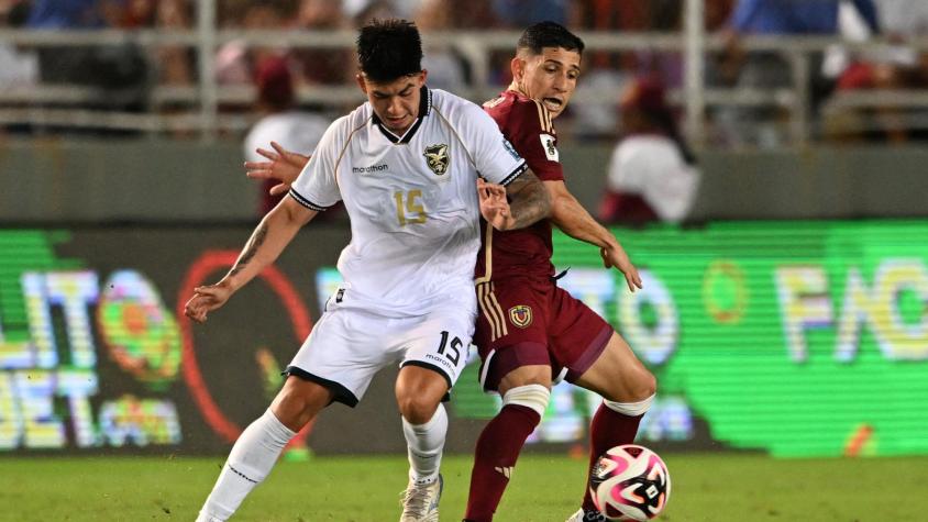 Medios bolivianos acusan que su selección está "retenida" en Venezuela a días de duelo contra Chile Medios bolivianos acusan que su selección está "retenida" en Venezuela a días de duelo contra Chile