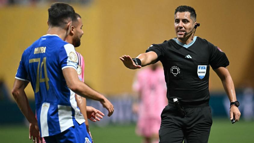 VIDEO | Árbitro chileno sorprende con su inglés en Mundial de Clubes: cobró penal contra el Inter de Messi VIDEO | Árbitro chileno sorprende con su inglés en Mundial de Clubes: cobró penal contra el Inter de Messi