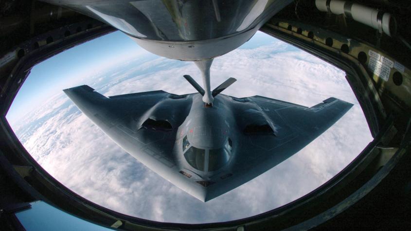 Así son los aviones B-2: los letales bombarderos con los que EEUU habría atacado bases nucleares de Irán Así son los aviones B-2: los letales bombarderos con los que EEUU habría atacado bases nucleares de Irán