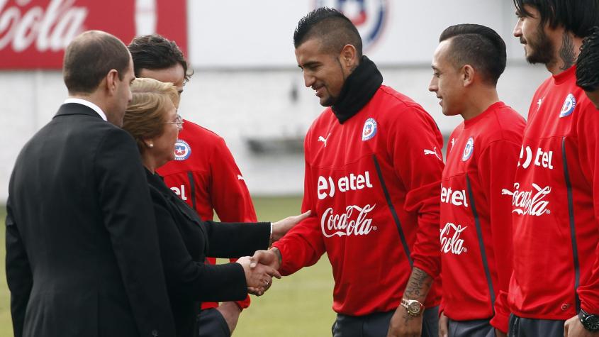 "Va a seguir": El llamado de Bachelet a Jadue tras accidente de Vidal, a 10 años de la primera Copa América de La Roja "Va a seguir": El llamado de Bachelet a Jadue tras accidente de Vidal, a 10 años de la primera Copa América de La Roja