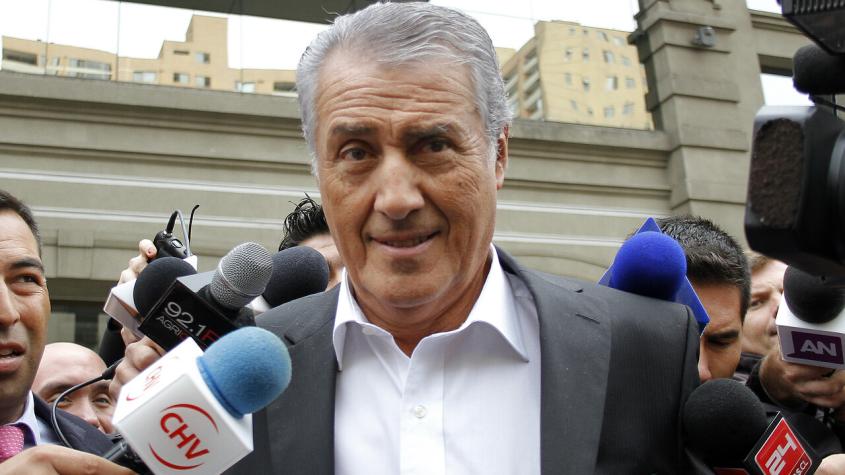 Julio Ponce Lerou anuncia su salida de las sociedades Cascadas y SQM: "Dejaré de ser protagonista de esta historia" Julio Ponce Lerou anuncia su salida de las sociedades Cascadas y SQM: "Dejaré de ser protagonista de esta historia"