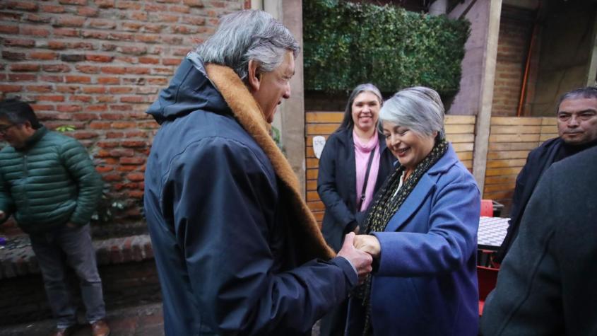 "Estamos disponibles para ser contribuyentes": Carmona no descarta renuncia de Jara al PC para buscar la unidad