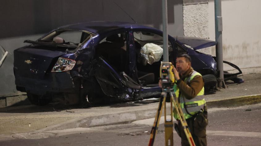 Fatal accidente en la Alameda: delincuentes que chocaron y dieron muerte a dos personas mientras huían habrían llevado a una persona retenida Fatal accidente en la Alameda: delincuentes que chocaron y dieron muerte a dos personas mientras huían habrían llevado a una persona retenida