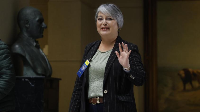 "El adversario no está entre nosotros, está al frente": Jara se inclina por la unidad en el oficialismo y apunta contra la derecha