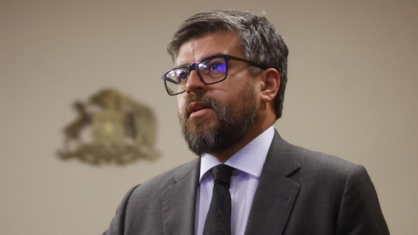 "Agarraría un barco y los mando de vuelta a Venezuela": la idea del diputado Jaime Araya (ind.-PPD) sobre migración "Agarraría un barco y los mando de vuelta a Venezuela": la idea del diputado Jaime Araya (ind.-PPD) sobre migración