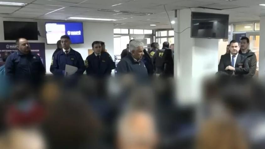 “Tengo de botillería, minimarket, peluquería…”: Desbaratan "mafia municipal" en Maipú que vendía licencias y patentes “Tengo de botillería, minimarket, peluquería…”: Desbaratan "mafia municipal" en Maipú que vendía licencias y patentes