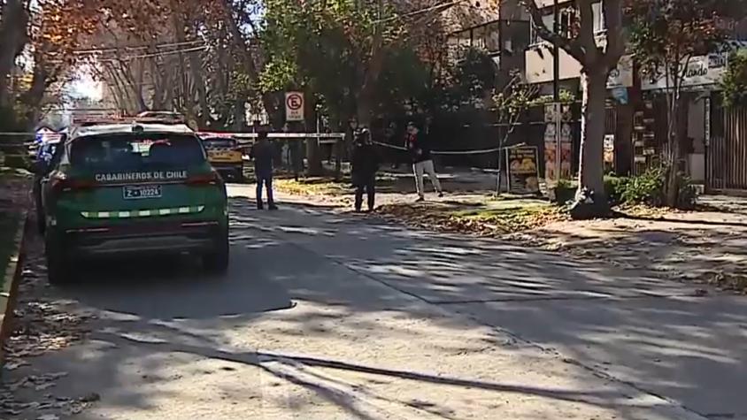 Hombre es asesinado tras salir de un edificio residencial en Ñuñoa: sujetos lo interceptaron y lo balearon Hombre es asesinado tras salir de un edificio residencial en Ñuñoa: sujetos lo interceptaron y lo balearon