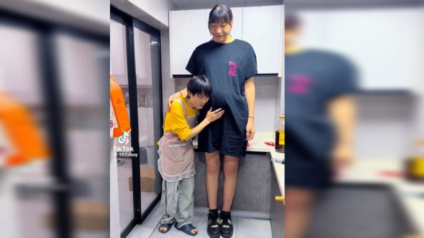 Pareja con más de 50 cm de diferencia de estatura anuncia embarazo y enfrenta duras críticas