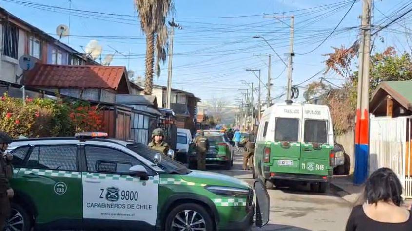 Delincuente fue baleado mientras escapaba de Carabineros por los techos en La Pintana Delincuente fue baleado mientras escapaba de Carabineros por los techos en La Pintana