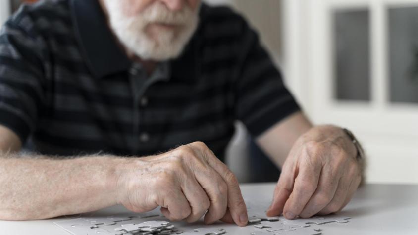 Diseñan lápiz con IA que detecta el Parkinson con más de 96% de precisión en etapas iniciales: esto es lo que analiza