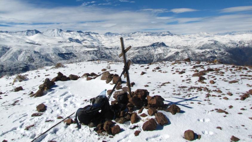 Hombre murió mientras realizaba trekking en cerro de Lo Barnechea: Sufrió paro cardiorrespiratorio Hombre murió mientras realizaba trekking en cerro de Lo Barnechea: Sufrió paro cardiorrespiratorio