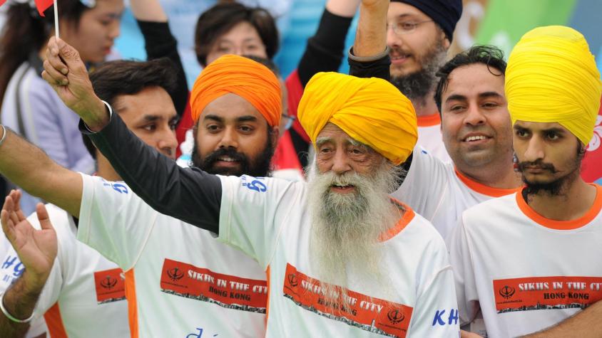 Tristeza mundial por trágica muerte del "maratonista más viejo del mundo": fue atropellado en una carretera Tristeza mundial por trágica muerte del "maratonista más viejo del mundo": fue atropellado en una carretera