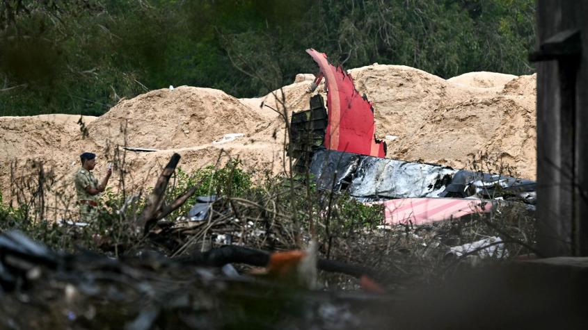 “¿Por qué lo cortaste?”: Revelan diálogo entre pilotos del avión de Air India que se estrelló y dejó 260 fallecidos “¿Por qué lo cortaste?”: Revelan diálogo entre pilotos del avión de Air India que se estrelló y dejó 260 fallecidos