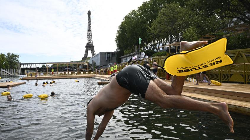 París reabre el río Sena para los bañistas más de un siglo después París reabre el río Sena para los bañistas más de un siglo después