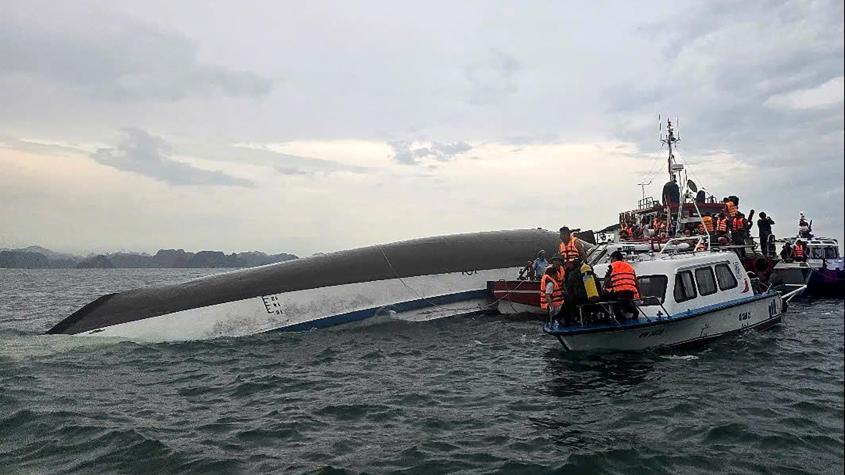 Mueren 34 personas al volcar un barco turístico en Vietnam: Hay ocho desaparecidos Mueren 34 personas al volcar un barco turístico en Vietnam: Hay ocho desaparecidos