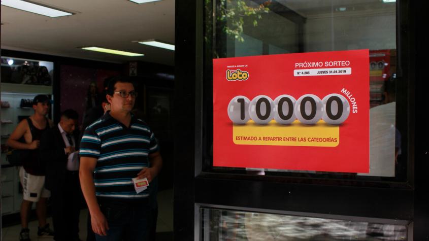 Chilenos responden: ¿Seguirían trabajando si ganan la lotería?