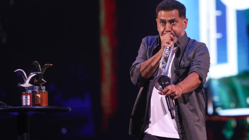 "Uno tiene que ser profesional": Ruminot cuenta la verdad sobre dos momentos memorables de su show en Viña 2025 "Uno tiene que ser profesional": Ruminot cuenta la verdad sobre dos momentos memorables de su show en Viña 2025