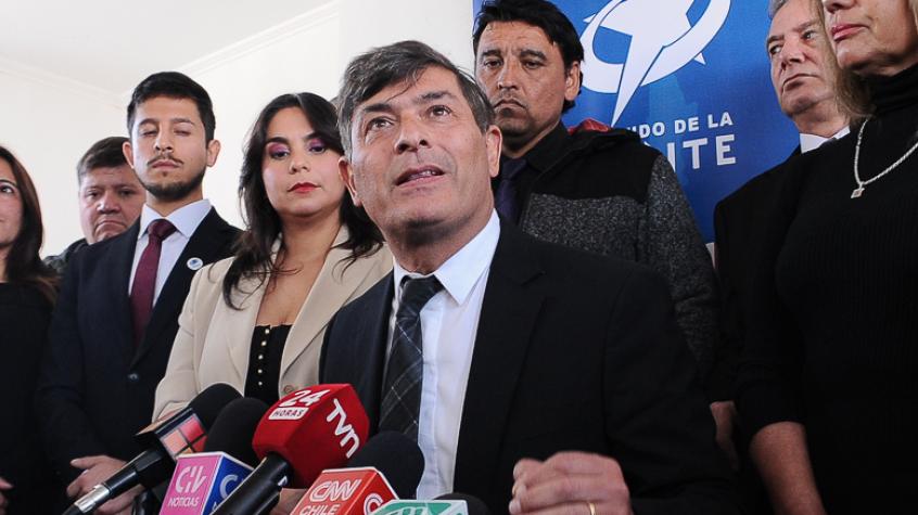 "Que se peleen solitos": Parisi dice que conflicto entre Matthei y Kast distrae de los problemas de la clase media "Que se peleen solitos": Parisi dice que conflicto entre Matthei y Kast distrae de los problemas de la clase media