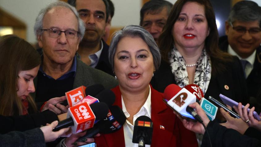 "Pensé que la dureza se iba a expresar en ideas": Jara respondió a dichos de Kaiser sobre ser "Bachelet con esteroides" "Pensé que la dureza se iba a expresar en ideas": Jara respondió a dichos de Kaiser sobre ser "Bachelet con esteroides"