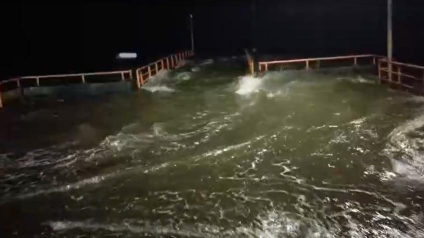 VIDEO | Pescadores de Isla Santa María en Coronel registran fuerte aumento de oleaje tras alerta de tsunami