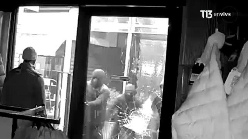 Cámara capta robo a tienda deportiva en Chicureo: Delincuentes entraron a la fuerza