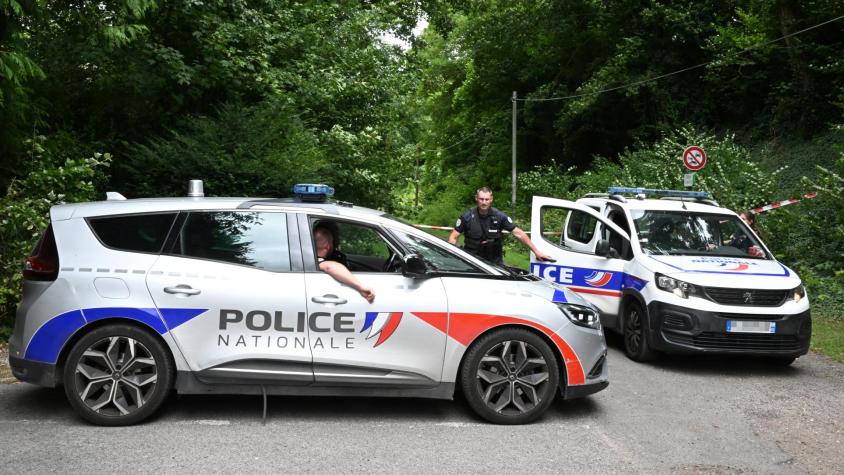 Encuestran a hombre degollado, eviscerado y en posición de cruz en Francia